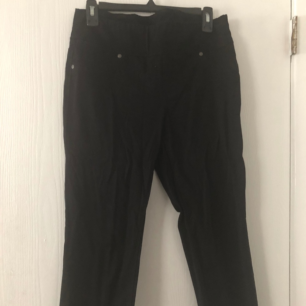 Style & CO Capri Pants